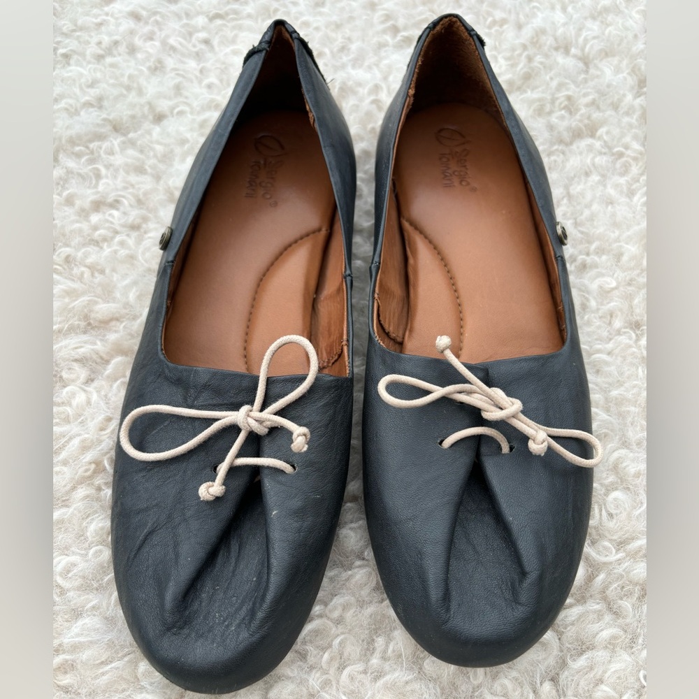 Black Sergio Tomani leather flats